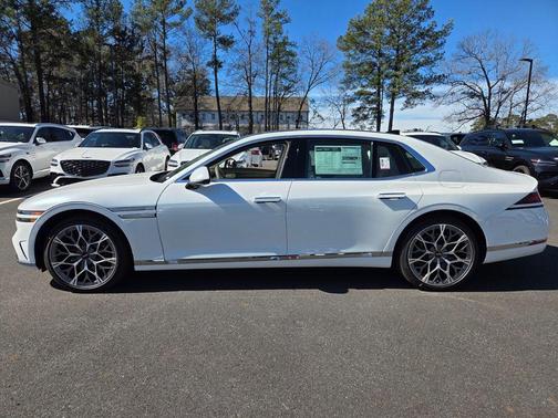 Uyuni White 2026 Genesis G90 3.5T e-SC