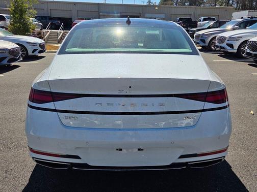 Uyuni White 2026 Genesis G90 3.5T e-SC
