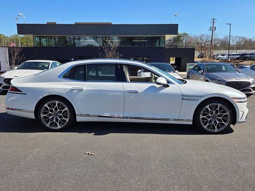 Uyuni White 2026 Genesis G90 3.5T e-SC