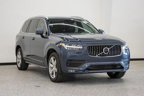 2022 Volvo XC90 T5 Momentum 7 Passenger