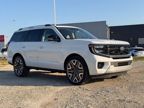 Star White Metallic Tri-Coat 2025 Ford Expedition Platinum
