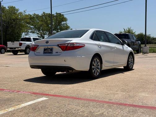Blizzard Pearl 2017 Toyota Camry Hybrid XLE