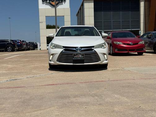 Blizzard Pearl 2017 Toyota Camry Hybrid XLE