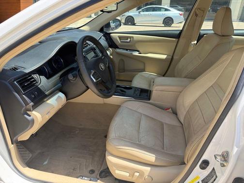 Blizzard Pearl 2017 Toyota Camry Hybrid XLE