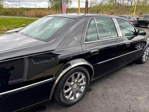 Black 2008 Cadillac DTS Luxury II