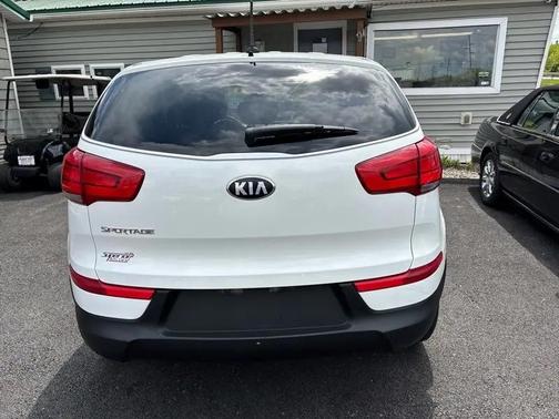 Clear White 2015 Kia Sportage LX