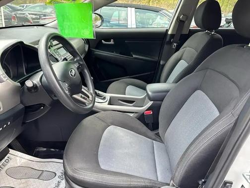 Clear White 2015 Kia Sportage LX