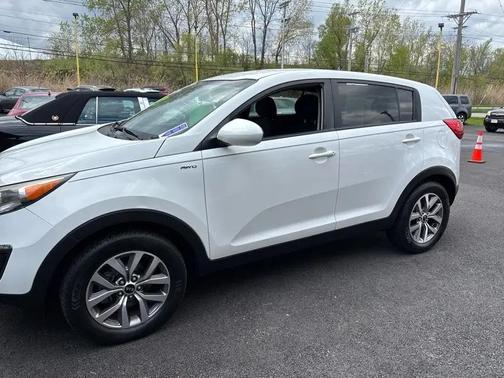 Clear White 2015 Kia Sportage LX