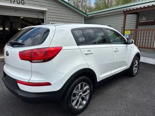 Clear White 2015 Kia Sportage LX