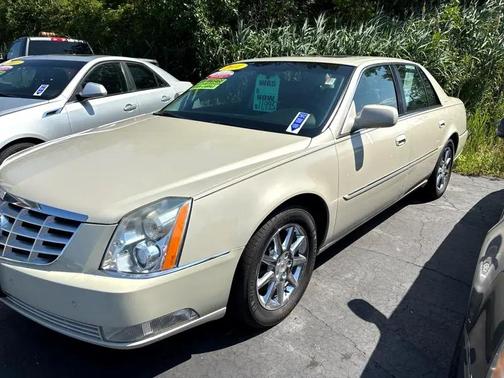 2011 Cadillac DTS Luxury Collection