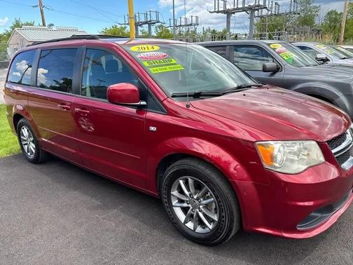 Brilliant Black Crystal Pearlcoat 2014 Dodge Grand Caravan AVP/SE