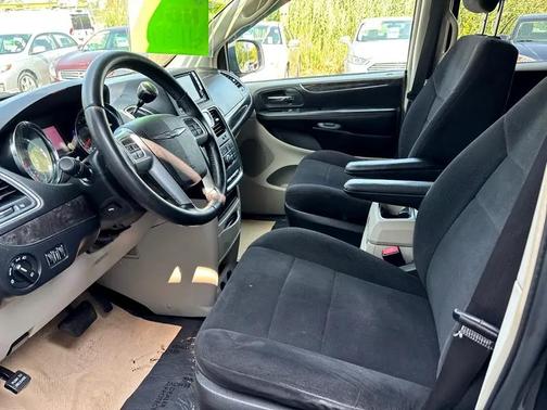 2011 Chrysler Town & Country Touring