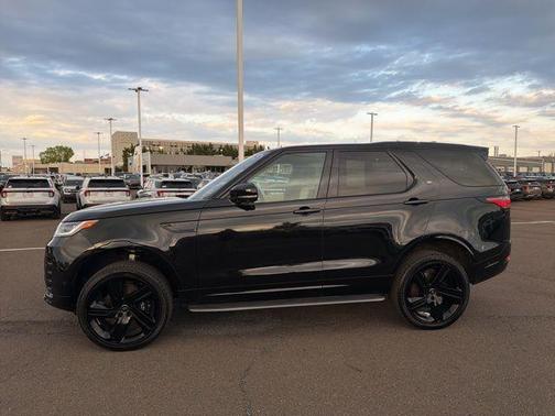 Santorini Black 2023 Land Rover Discovery P360 Metropolitan Edition