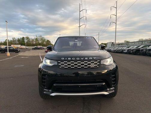 Santorini Black 2023 Land Rover Discovery P360 Metropolitan Edition