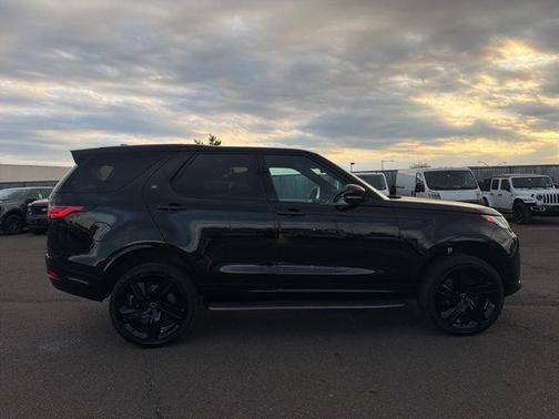 Santorini Black 2023 Land Rover Discovery P360 Metropolitan Edition