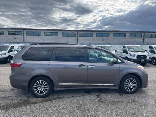 2018 Toyota Sienna XLE