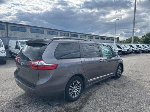 2018 Toyota Sienna XLE