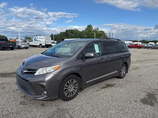 2018 Toyota Sienna XLE