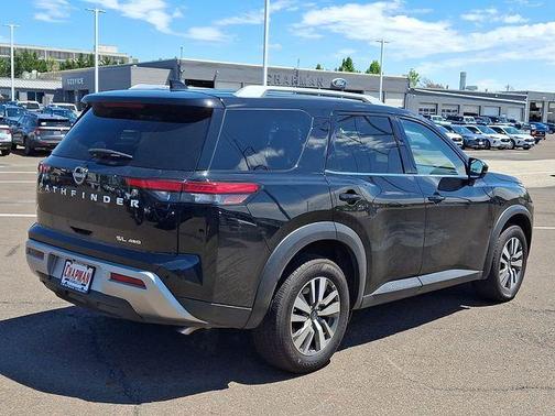 Super Black 2025 Nissan Pathfinder SL