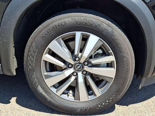 Super Black 2025 Nissan Pathfinder SL