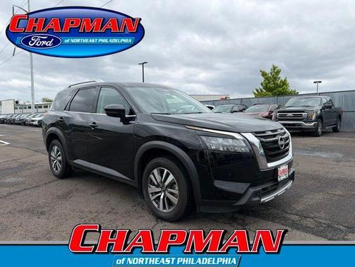 Super Black 2025 Nissan Pathfinder SL