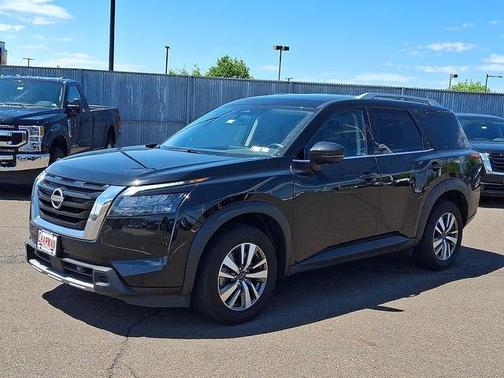 Super Black 2025 Nissan Pathfinder SL