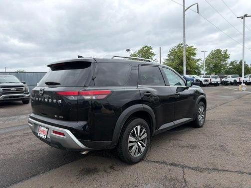 Super Black 2025 Nissan Pathfinder SL