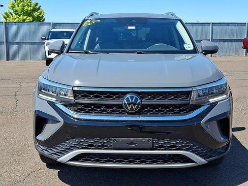 Pure Gray 2023 Volkswagen Taos 1.5T SE