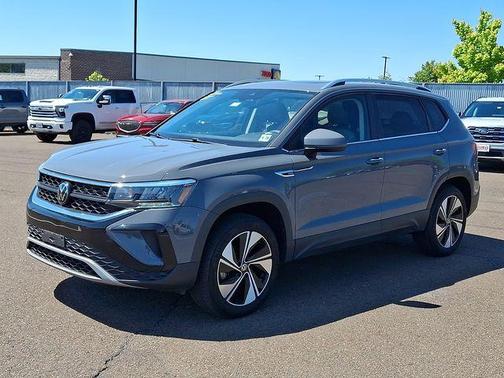 Pure Gray 2023 Volkswagen Taos 1.5T SE