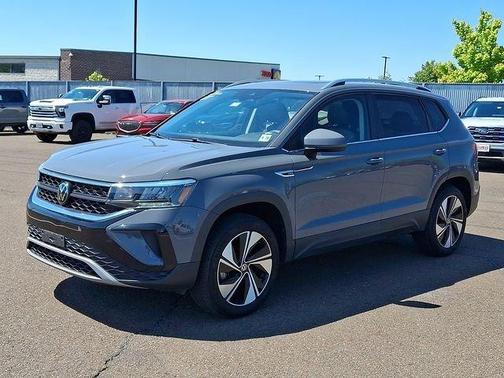Pure Gray 2023 Volkswagen Taos 1.5T SE