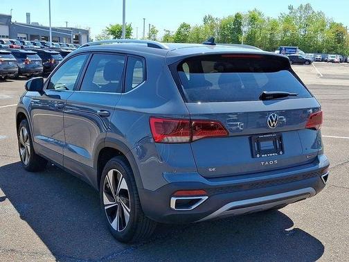 Pure Gray 2023 Volkswagen Taos 1.5T SE