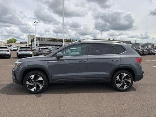 Pure Gray 2023 Volkswagen Taos 1.5T SE
