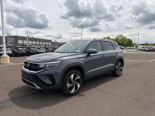Pure Gray 2023 Volkswagen Taos 1.5T SE
