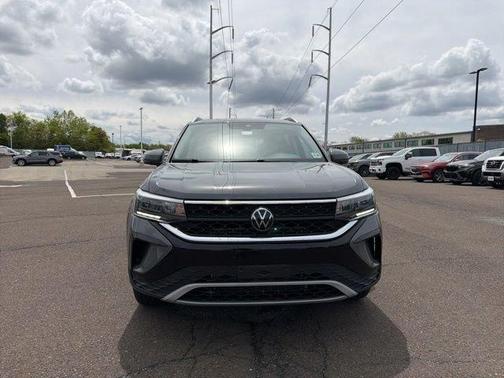 Pure Gray 2023 Volkswagen Taos 1.5T SE