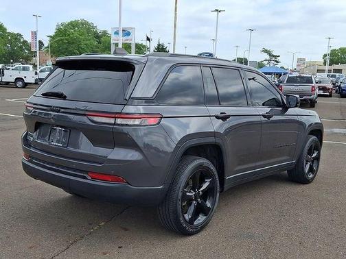 Metallic 2023 Jeep Grand Cherokee Altitude