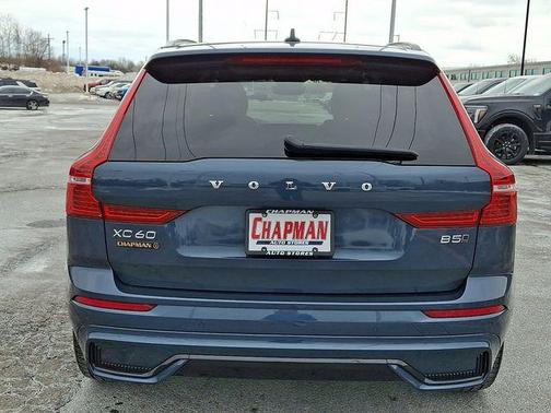 2024 Volvo XC60 B5 Plus Dark Theme