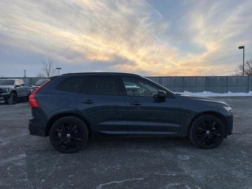 2024 Volvo XC60 B5 Plus Dark Theme