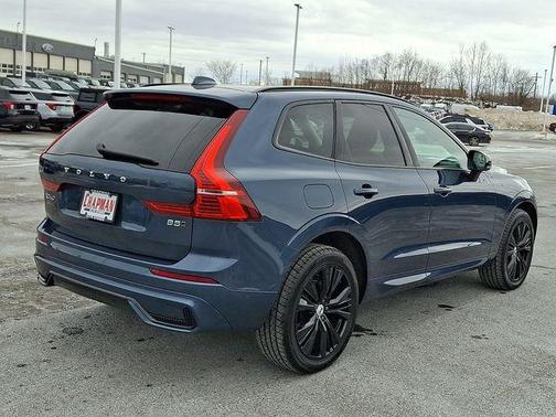 2024 Volvo XC60 B5 Plus Dark Theme