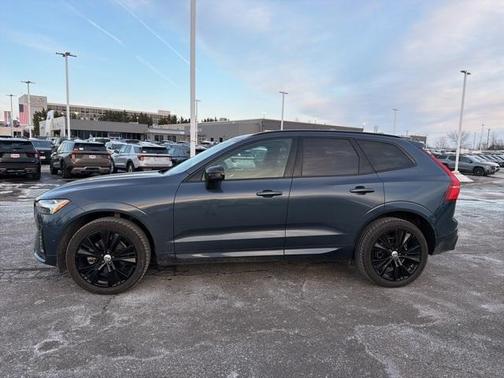 2024 Volvo XC60 B5 Plus Dark Theme