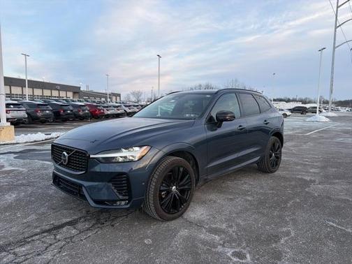 2024 Volvo XC60 B5 Plus Dark Theme