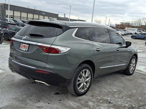 2022 Buick Enclave Essence