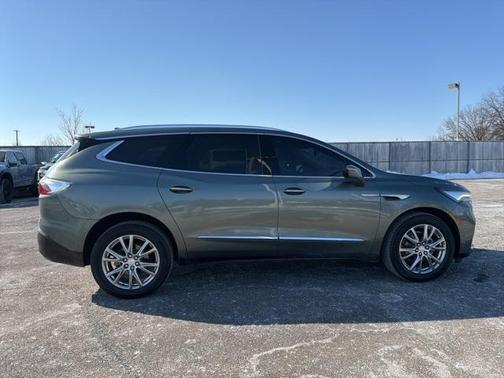 2022 Buick Enclave Essence