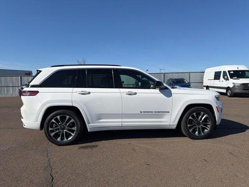 Bright White Clearcoat 2022 Jeep Grand Cherokee 4xe Overland