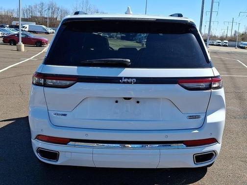 Bright White Clearcoat 2022 Jeep Grand Cherokee 4xe Overland