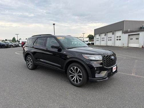 Black Metallic 2026 Ford Explorer ST-Line