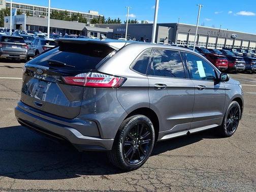 2022 Ford Edge ST Line