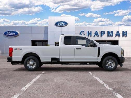 Oxford White 2027 Ford F-350 XL