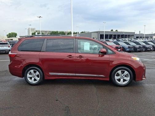 Salsa Red Pearl 2019 Toyota Sienna LE