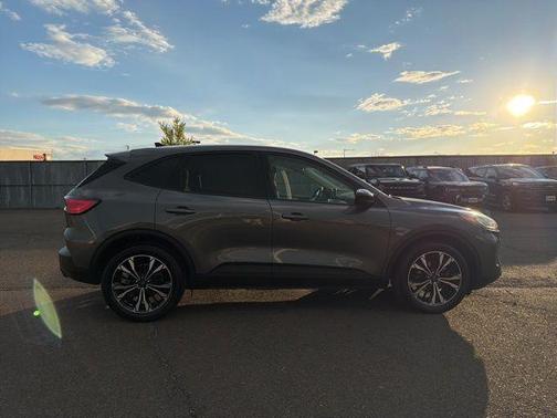 Gray Metallic 2022 Ford Escape SE