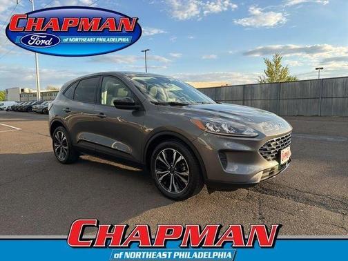 Gray Metallic 2022 Ford Escape SE